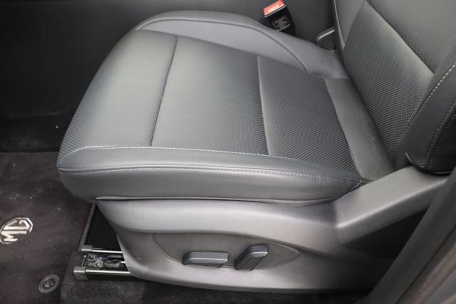 MG ZS Luxury 