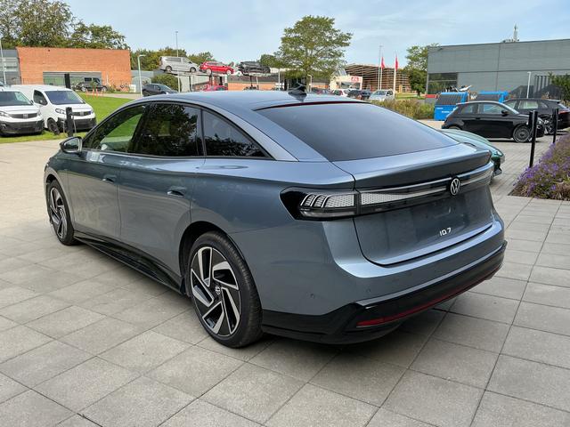 Volkswagen ID.7 Pro 