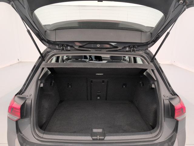 Volkswagen Golf Life Business 