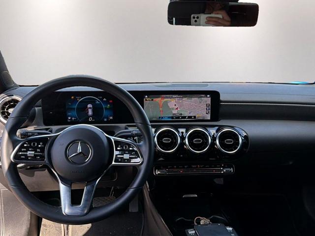 Mercedes-Benz Business Line CLA 180 