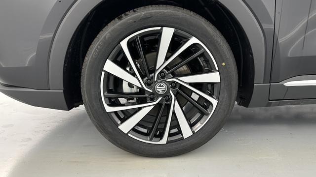 MG ZS Luxury 