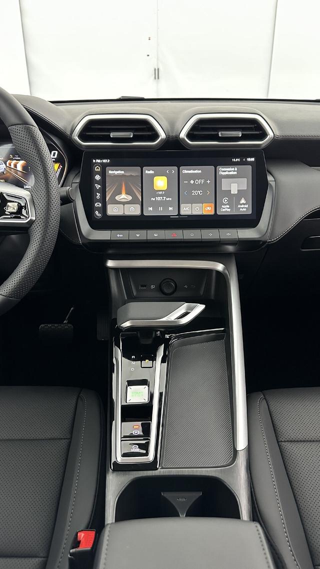 MG ZS Luxury 