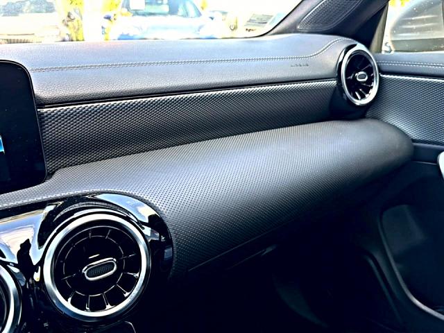 Mercedes-Benz Business Line CLA 180 