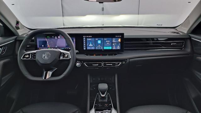 MG EHS Luxury 