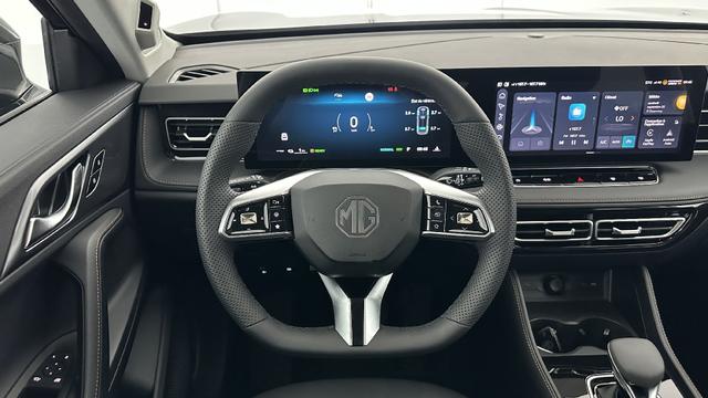 MG EHS Luxury 