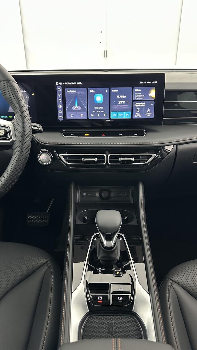 MG EHS Luxury 