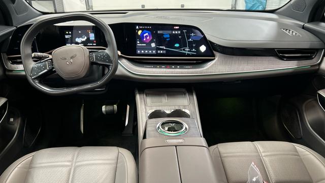 Hongqi EHS7 4WD Performance 