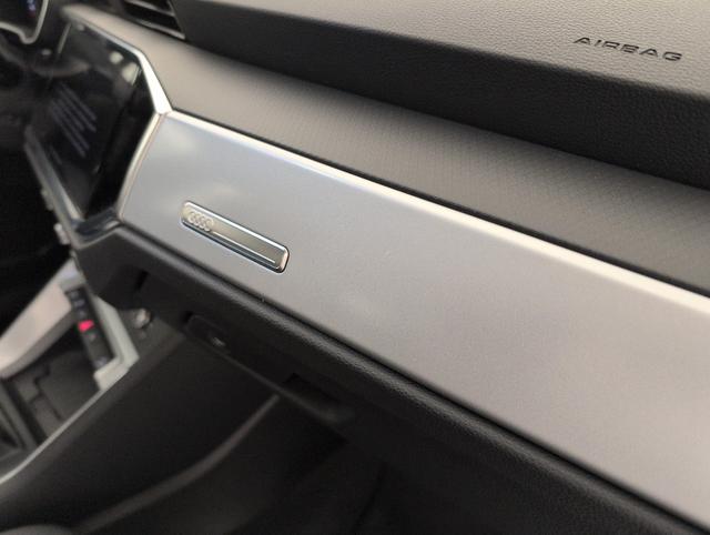 Audi Q3 Business line 