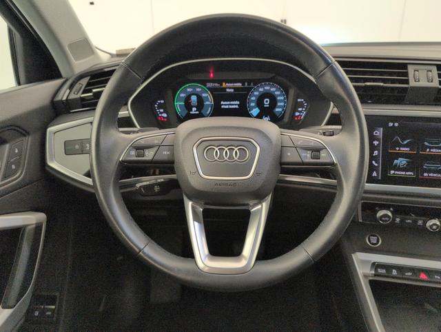 Audi Q3 Business line 