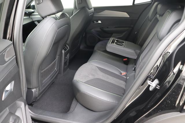 Peugeot 408 1.2 Turbo 130 hp EAT8 