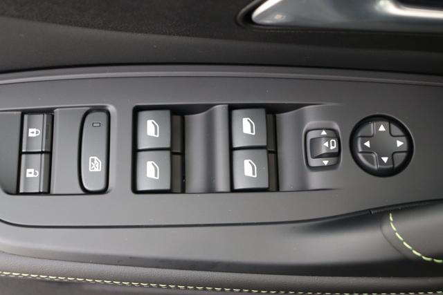 Peugeot 408 1.2 Turbo 130 hp EAT8 
