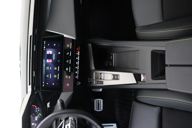 Peugeot 408 1.2 Turbo 130 hp EAT8 