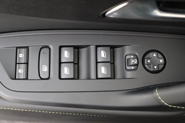 Peugeot 408 1.2 Turbo 130 hp EAT8 