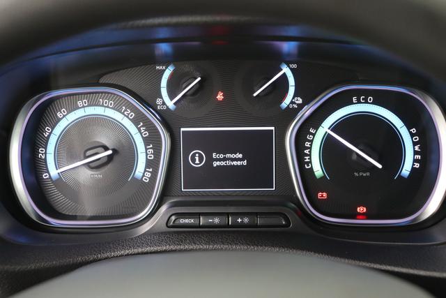 Peugeot e-Expert Fahrgestell 50 kWh 136 hp 