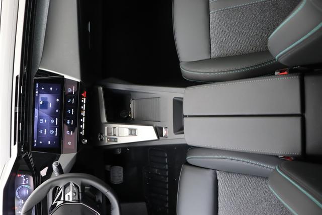 Peugeot 408 Hybrid 145 e-DCS6 