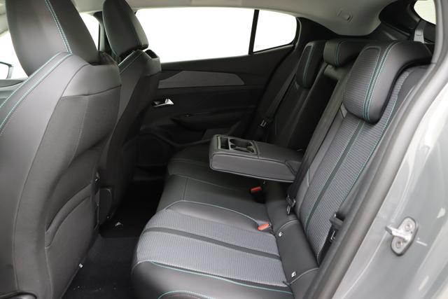 Peugeot 408 Hybrid 145 e-DCS6 