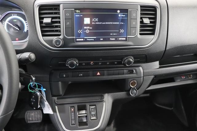 Peugeot e-Expert Fahrgestell 50 kWh 136 hp 