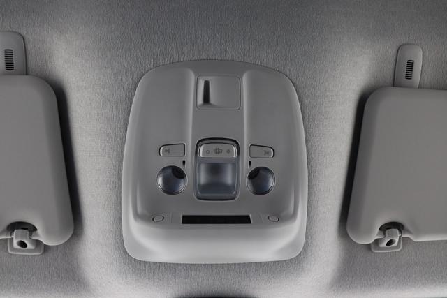 Peugeot e-Expert Fahrgestell 50 kWh 136 hp 