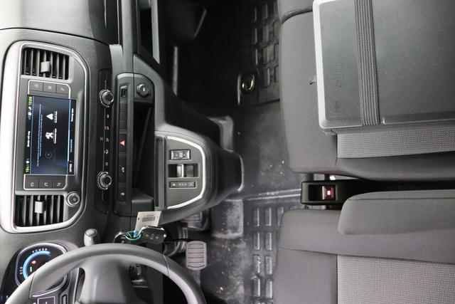 Peugeot e-Expert Fahrgestell 75 kWh 136 hp 