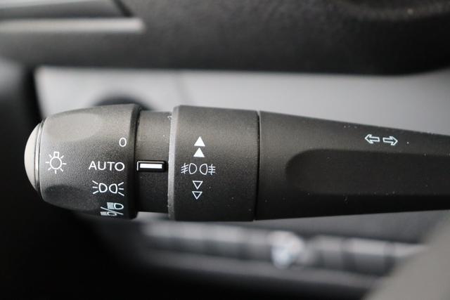 Peugeot e-Expert Fahrgestell 75 kWh 136 hp 