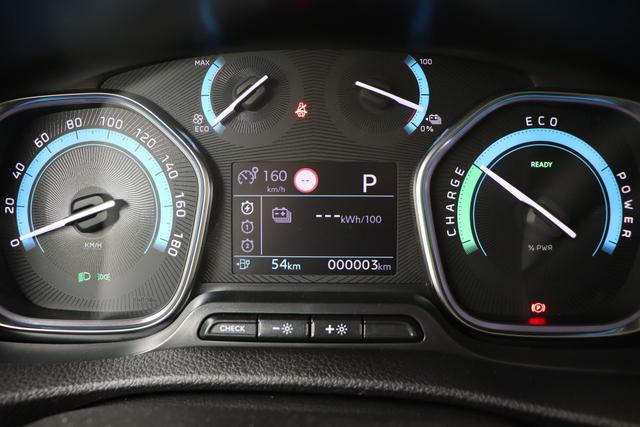 Peugeot e-Expert Fahrgestell 75 kWh 136 hp 