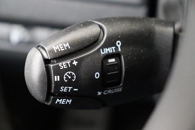 Peugeot e-Expert Fahrgestell 75 kWh 136 hp 