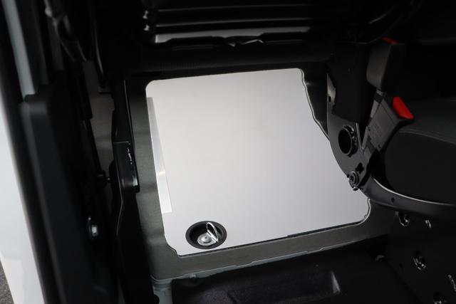 Peugeot e-Expert Fahrgestell 75 kWh 136 hp 