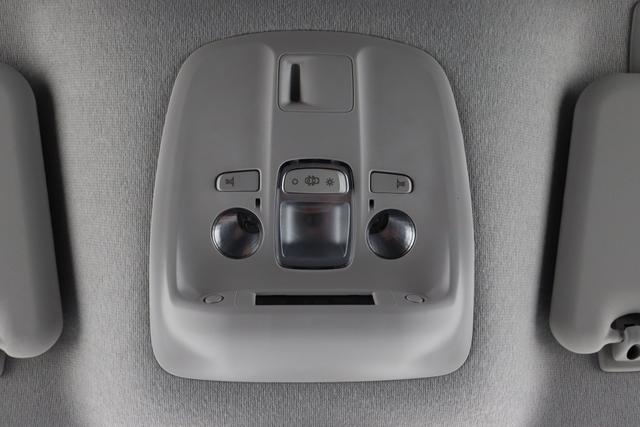Peugeot e-Expert Fahrgestell 75 kWh 136 hp 