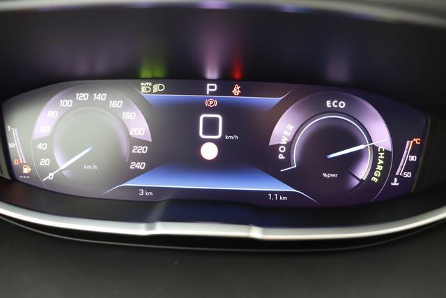 Peugeot 3008 Hybrid 136 hp e-DSC6 