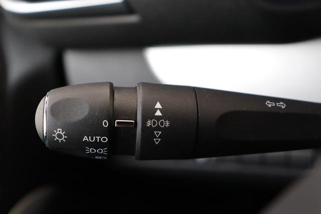 Peugeot e-Expert Fahrgestell 75 kWh 136 hp 