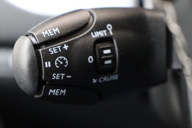 Peugeot e-Expert Fahrgestell 75 kWh 136 hp 