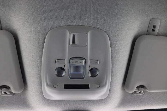 Peugeot e-Expert Fahrgestell 75 kWh 136 hp 