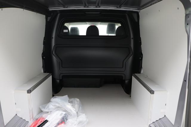 Peugeot e-Expert Fahrgestell 75 kWh 136 hp 
