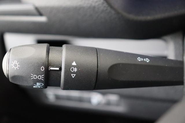 Peugeot e-Expert Fahrgestell 50 kWh 136 hp 