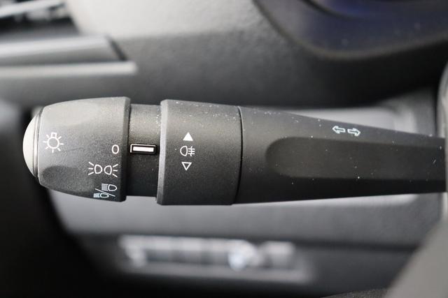 Peugeot e-Expert Fahrgestell 75 kWh 136 hp 