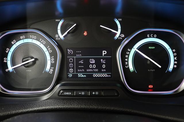 Peugeot e-Expert Fahrgestell 75 kWh 136 hp 