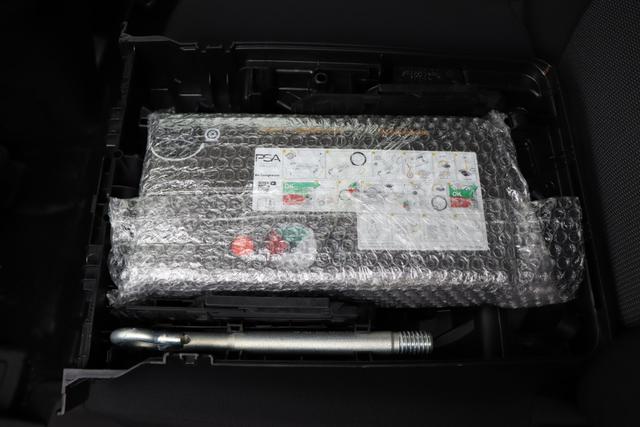 Peugeot e-Expert Fahrgestell 75 kWh 136 hp 