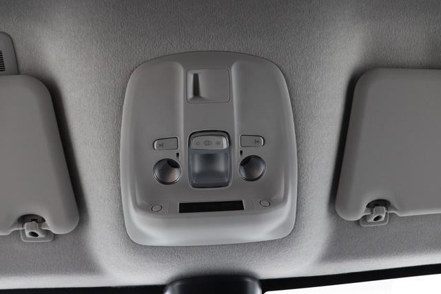 Peugeot e-Expert Fahrgestell 75 kWh 136 hp 