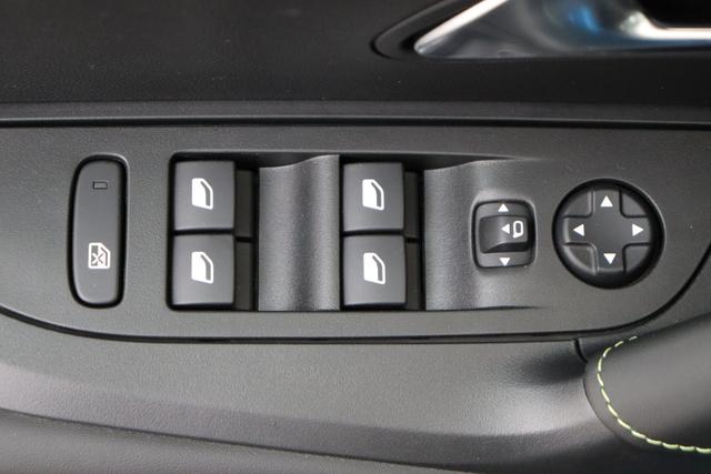 Peugeot 2008 1.2 Turbo 130 hp EAT8 