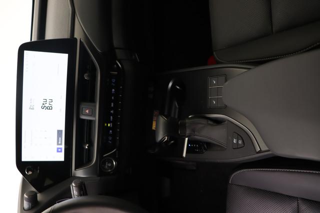 Lexus UX 250h 2,0 ECVT 