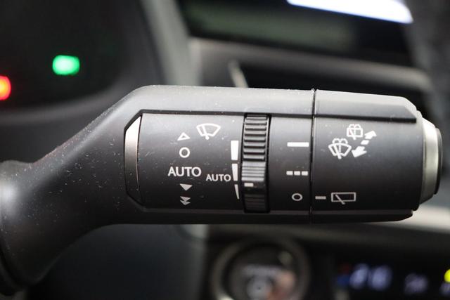 Lexus UX 250h 2,0 ECVT 