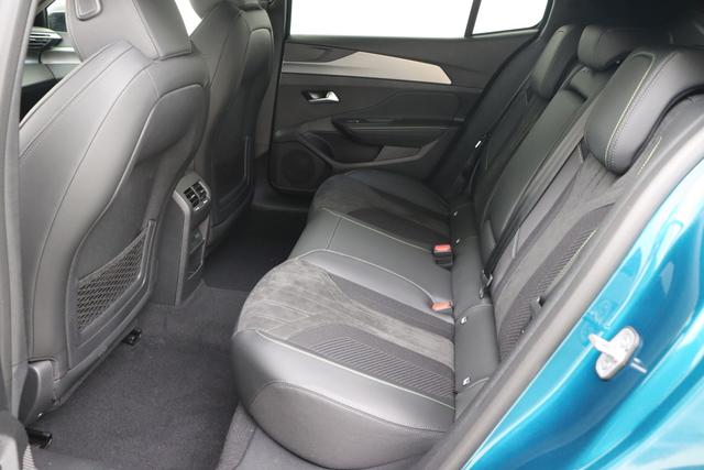 Peugeot 408 Hybrid 145 e-DCS6 