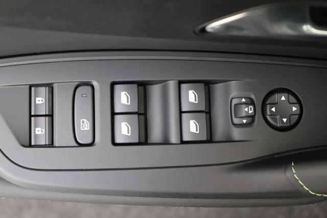 Peugeot 408 Hybrid 145 e-DCS6 