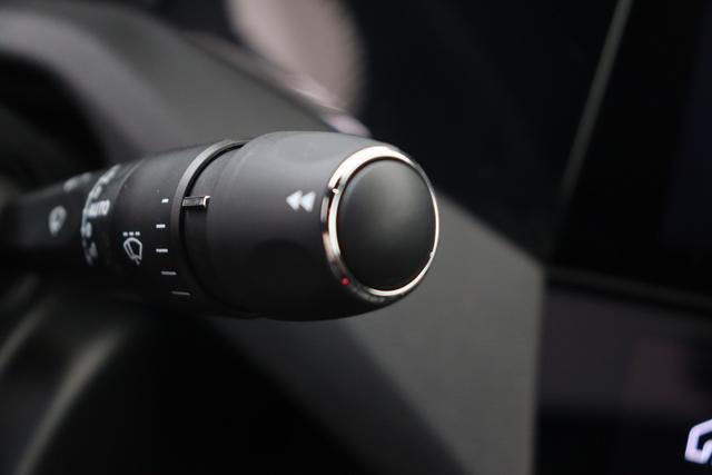 Peugeot 408 Hybrid 145 e-DCS6 