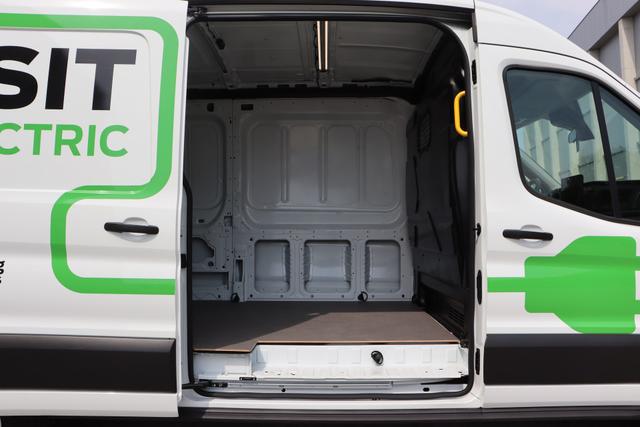 Ford E-Transit Pritsche 67 kWh 184 hp 