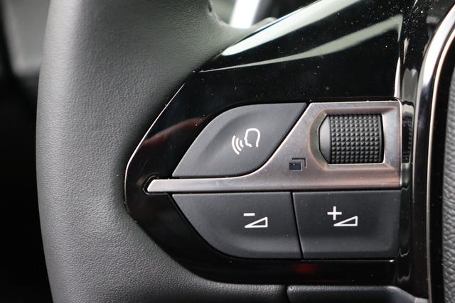 Peugeot 2008 Hybrid 145 hp e-DSC6 