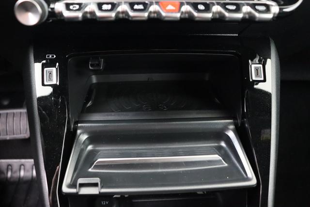 Peugeot 2008 Hybrid 145 hp e-DSC6 