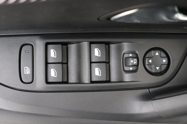 Peugeot 2008 Hybrid 145 hp e-DSC6 