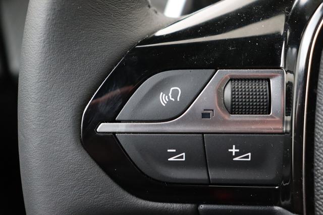 Peugeot 2008 Hybrid 145 hp e-DSC6 