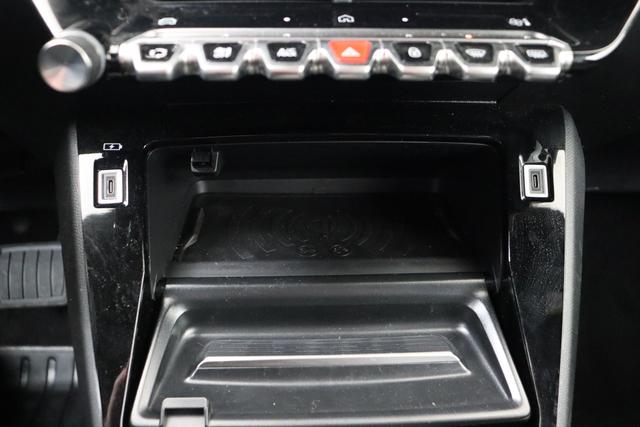 Peugeot 2008 Hybrid 145 hp e-DSC6 